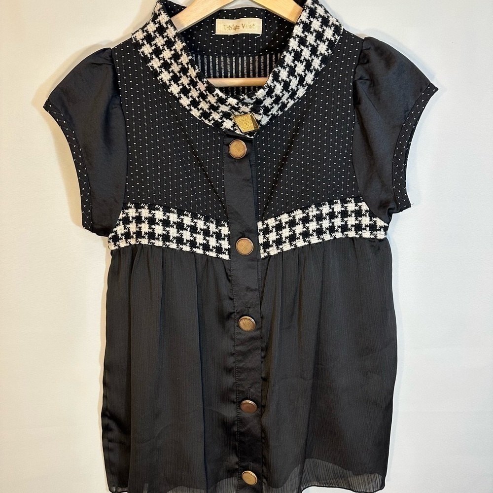 Titilate Valet Black White Plaid Checker Large Gold Tone Buttons Blouse Ruffled